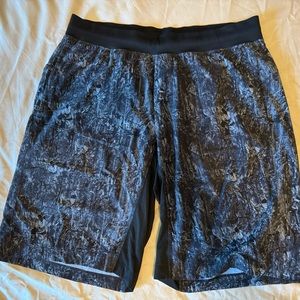 Lululemon Men’s Linerless T.H.E. 11” Short Black White Print Men's Size XL